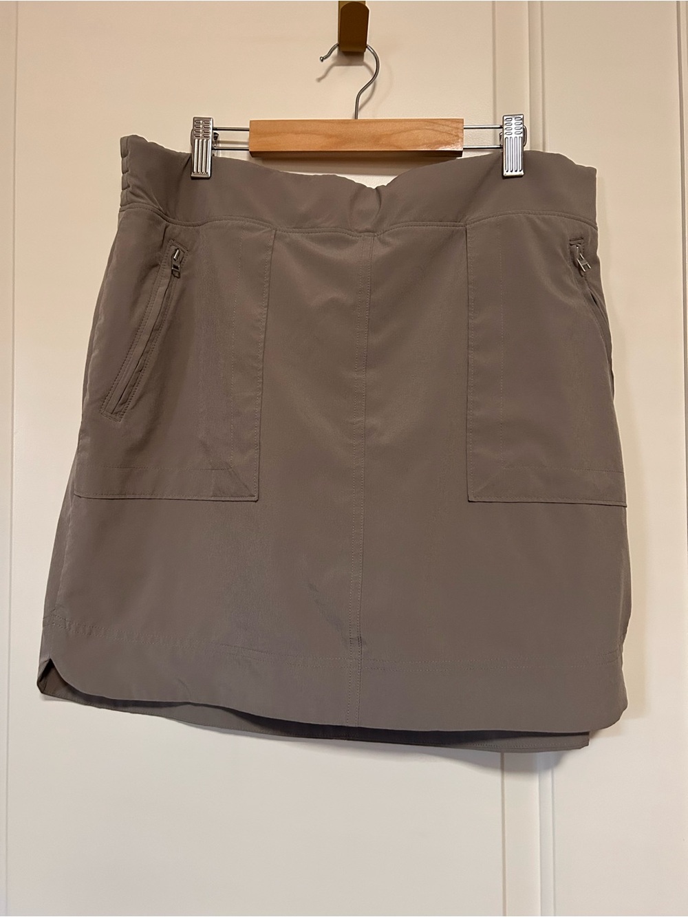 Athleta🎾⛳️Tennis Skirt 🎾 Golf Skort ⛳️Taupe Stretch Skater Skirt ⛳️🎾